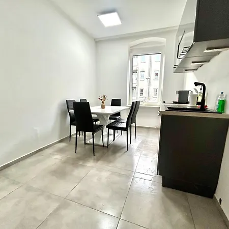 アパート Honor - Urban Neu Renoviert リンツ